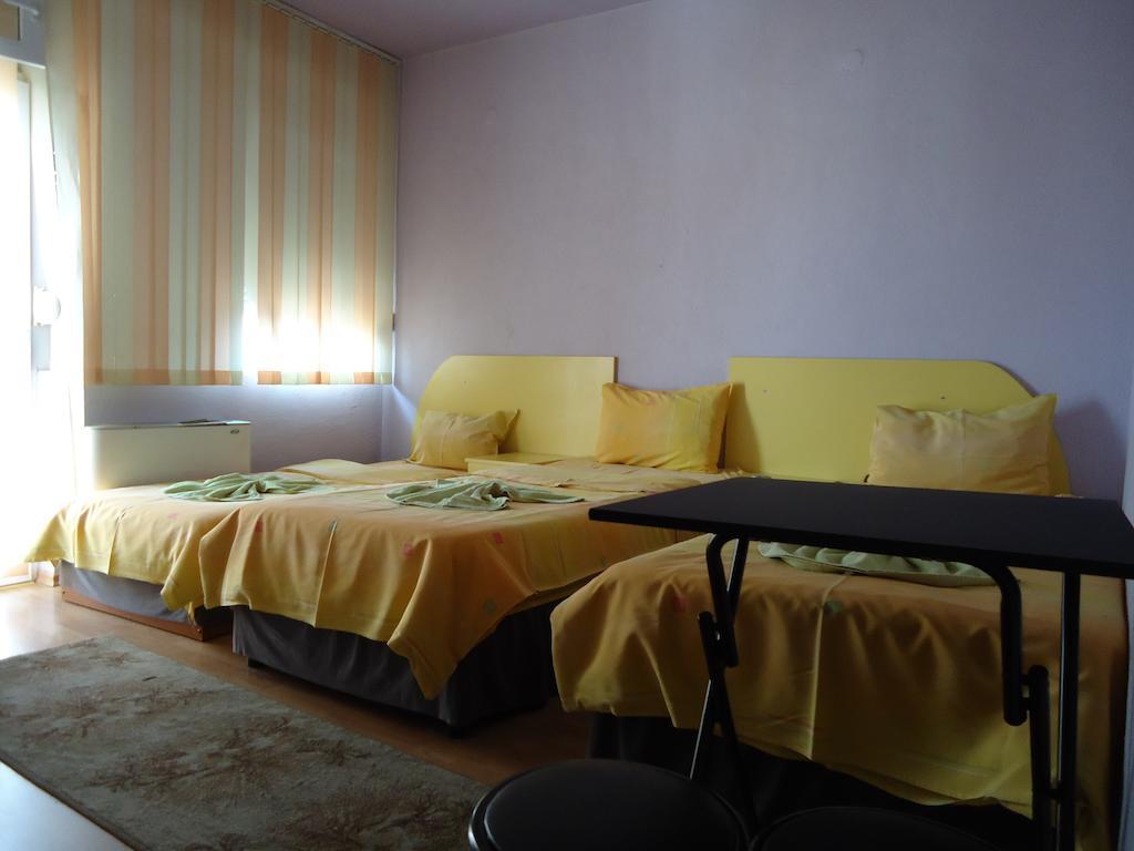 Dionis Hotel Petrich  Zimmer foto